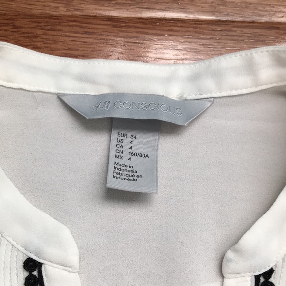 White Short Sleeve Button Dowb - Picture 2 of 11